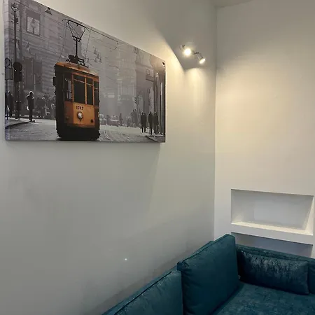 Modern Flat In Paolo Sarpi Milan