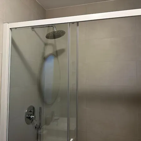 Modern Flat In Paolo Sarpi Milan