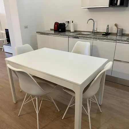 Modern Flat In Paolo Sarpi Milan